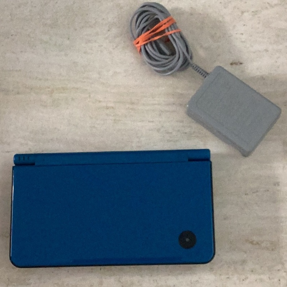 Nintendo DSi XL Console & Charger Handheld System Blue - Picture 2 of 15